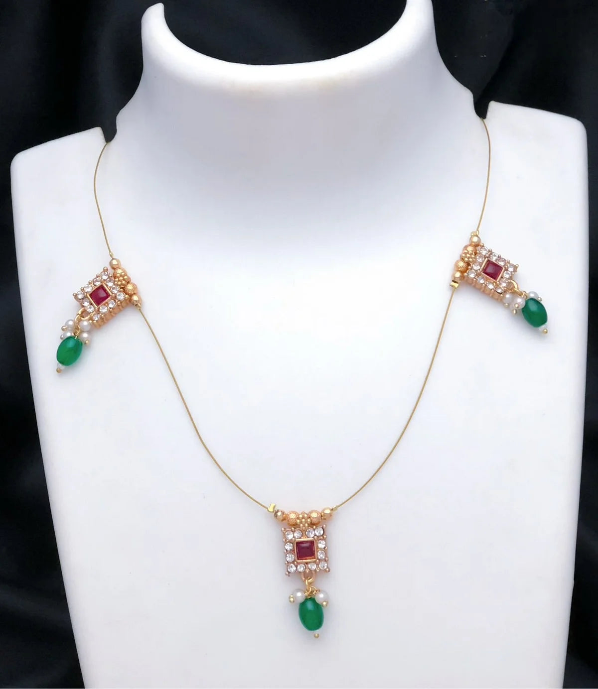 Invisible Kemp Square Pendant