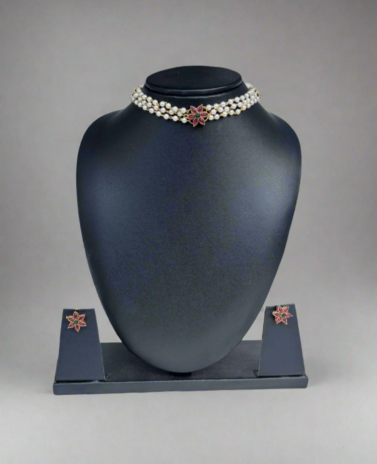 Multilayer Pearl Flower Choker