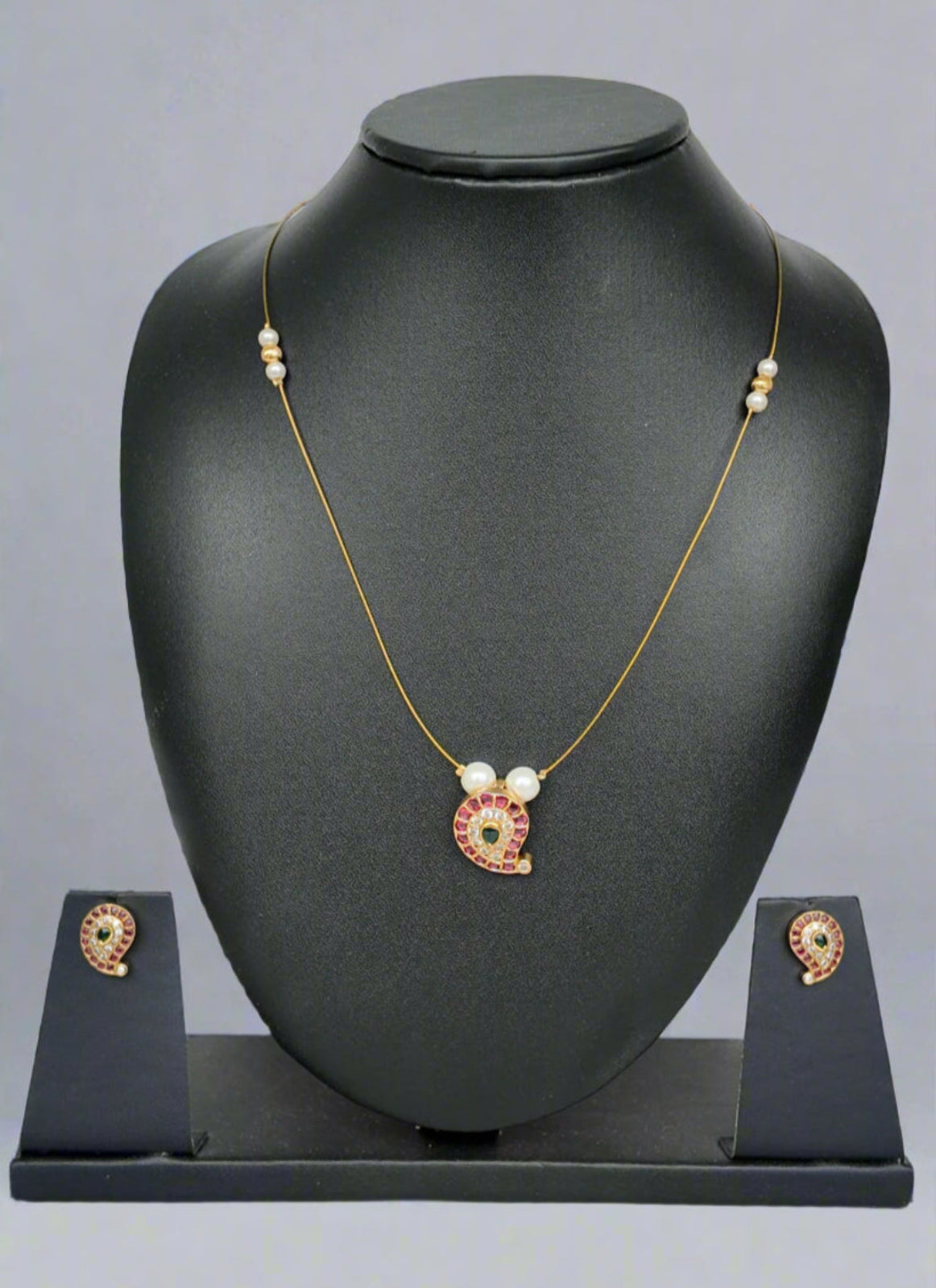 Invisible Kemp Mango Necklace